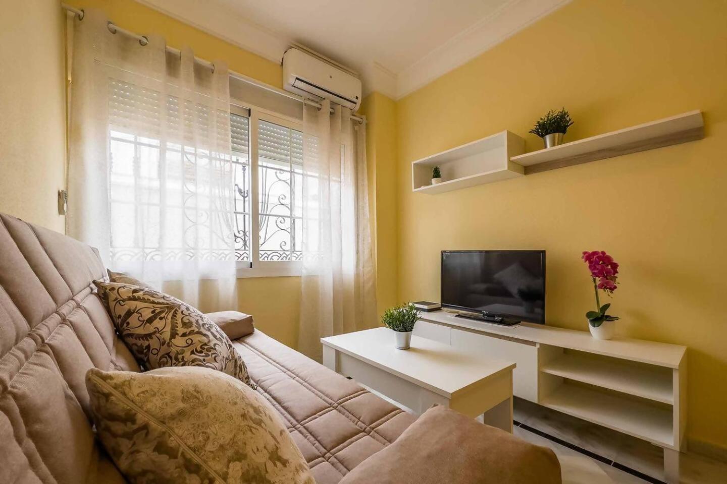 Cyv Centrally Located 1 Bed 1 Bath Near The Beach ฟูเอนฮิโรลา ภายนอก รูปภาพ