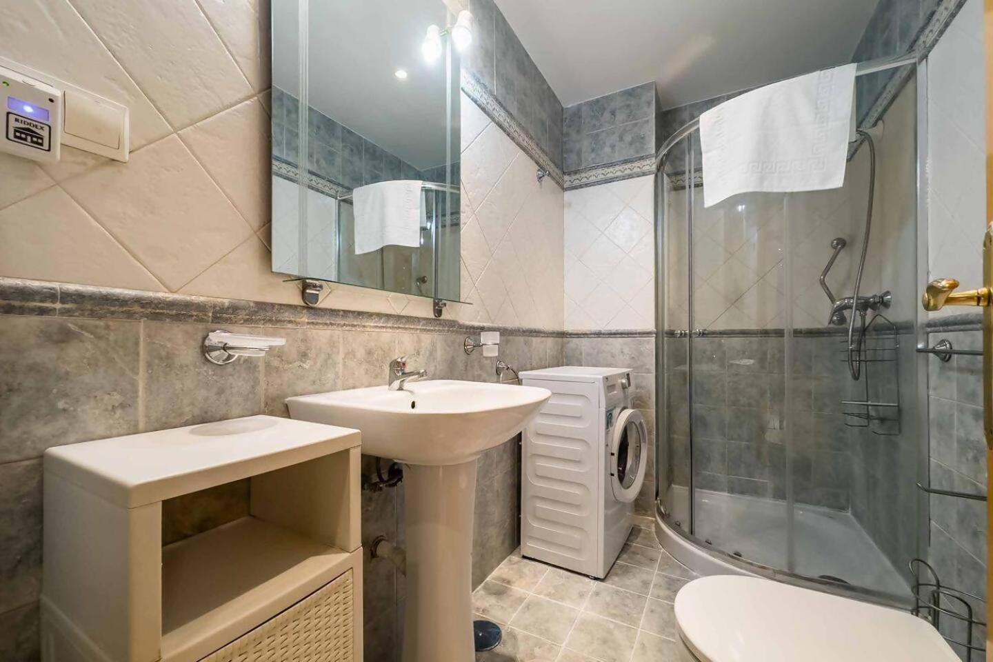 Cyv Centrally Located 1 Bed 1 Bath Near The Beach ฟูเอนฮิโรลา ภายนอก รูปภาพ