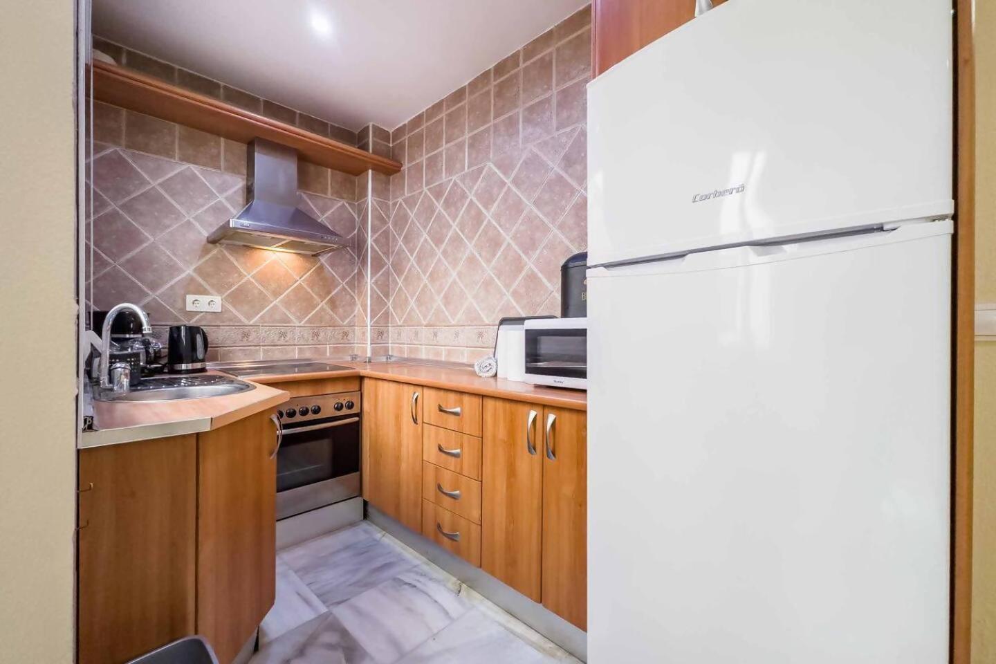 Cyv Centrally Located 1 Bed 1 Bath Near The Beach ฟูเอนฮิโรลา ภายนอก รูปภาพ