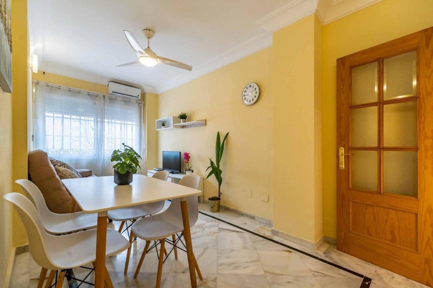 Cyv Centrally Located 1 Bed 1 Bath Near The Beach ฟูเอนฮิโรลา ภายนอก รูปภาพ